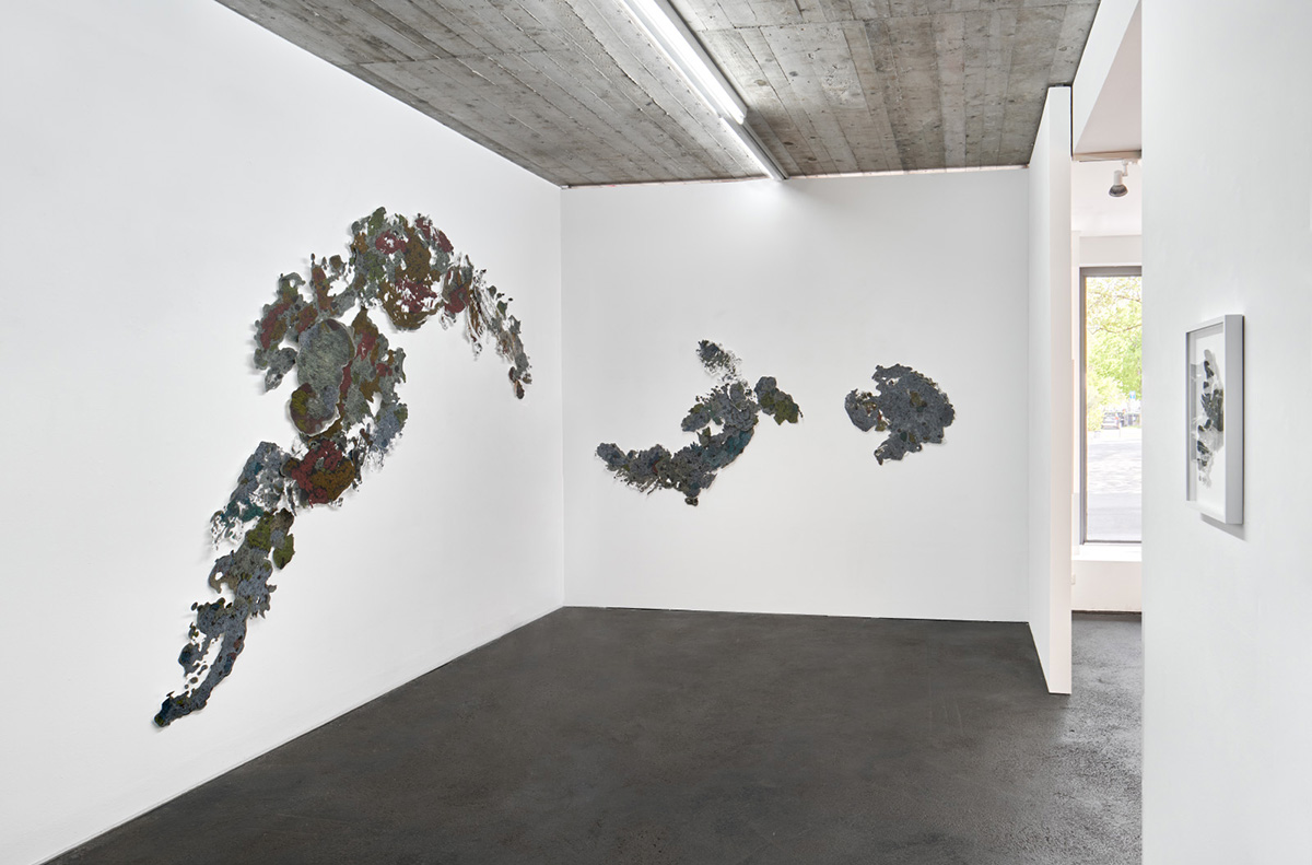 25_Rhizome_ink and pencil on paper_546 x 234 cm_Galerie Maurer Frankfurt 2022